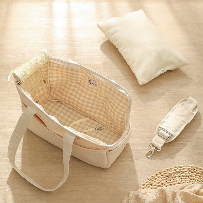 bolso-picnic-elegante-raijuu-25.jpg Bolso para perros elegante estilo picnic elegante color crema con cojín