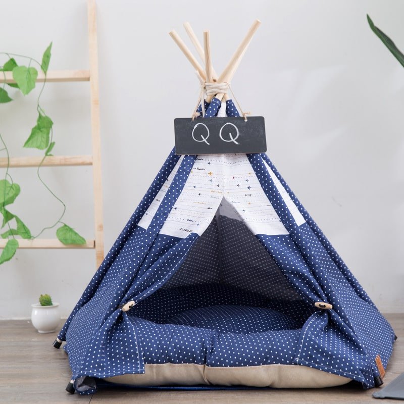 cama-tipi-elegante-mascotas-raijuu-01-min Cama tipi para perros elegante y moderna con estampado azul y puntitos blancos