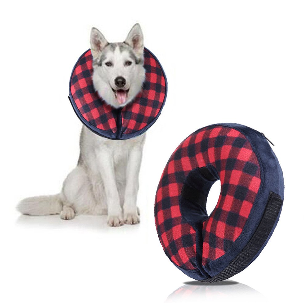 isabelino-hinchable-raijuu-28.jpg Perro llevando el isabelino de diseño para perros hinchable color estampado a cuadros rojo y negro