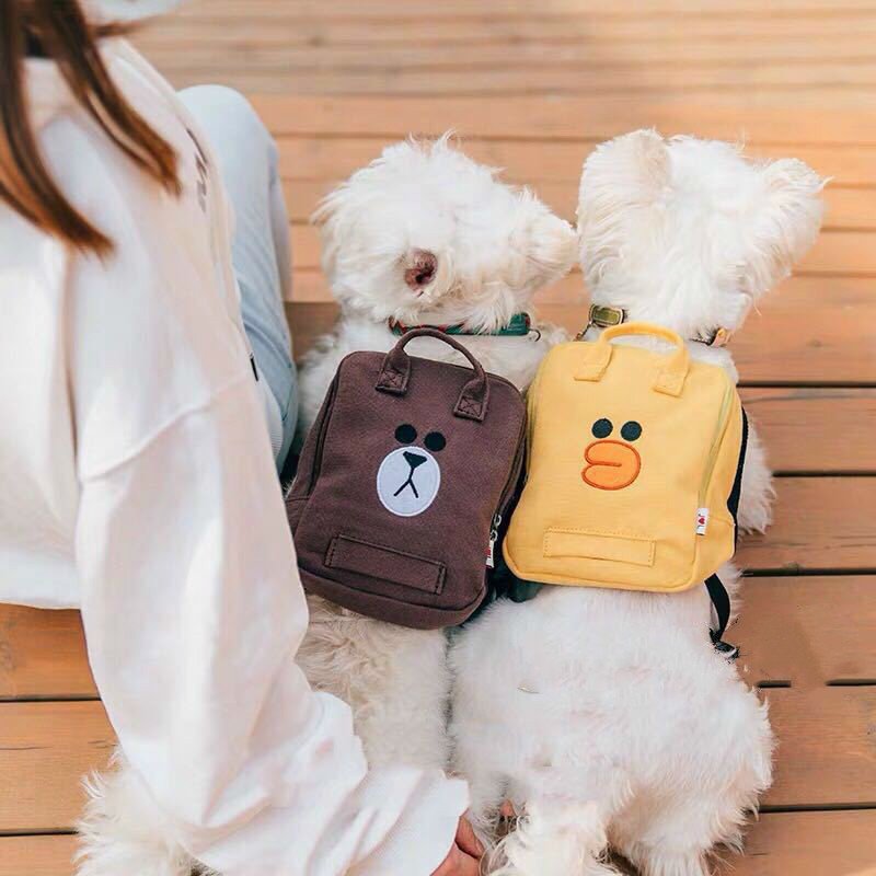mochila-moderna-perros-raijuu-08.jpg Mochila moderna para perros amarilla con cara de patito y al lado la de osito